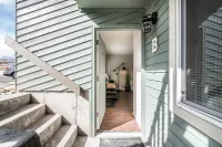 ❤Cozy in the Springs! 2 BR, Kitchen. 5 Guests!❤