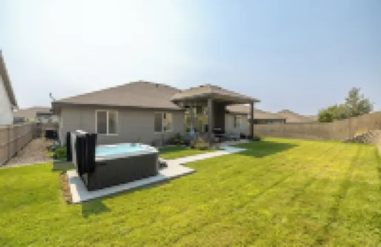 Botanical Breeze - Spacious Home in Kennewick