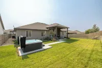 Botanical Breeze - Spacious Home in Kennewick