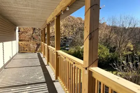 Renovated Covington Home Near Devou w/ King Bed, 5 minutes to Downtown Cincy! Отели рядом с достопримечательностью «Подвесной мост имени Джона Роблинга»