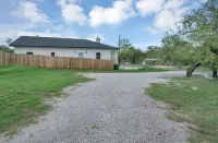 3 Bd-3BATH-Parking 4 cars + -Sleeps 10 - Horseshoe Bay -Marble Falls- Game Room!