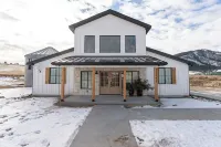 New barndominium with a theater room, AC, large gourmet kitchen with views