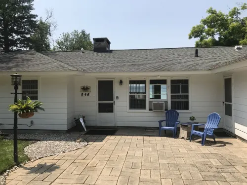East Torch Lake cottage with beautiful sunsets! Hotels in Forest Home Township