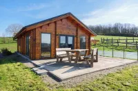 Quiet chalet with superb unobstructed view of the Morvan mountains - ชาเลต์