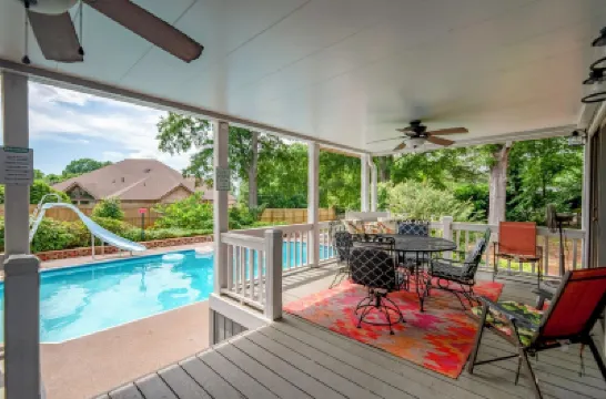 "Lakeshore Landing"- Next to Lake Norman, Pool, Game Room, Pickleball, Putt Putt Hotels in 