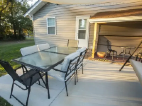 Spacious 3Br/2BA Home-Fast WiFi, Smart TVs,Free Netflix,Furnished Patio- Pets OK Hotels in Gilmer