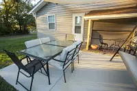 Extreme Comfort 3BD/2BA Cozy Home Near Downtown, Colleges, Tanger, Coliseum Hotels in Gilmer