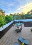 Beach Getaway Heart of E.I.- Dog Friendly Fenced yard, HotTub, FirePit, GameRoom