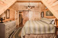 Private Hot Tub, Outdoor Fireplace, High Speed Wifi, 9.7 Miles to Dollywood