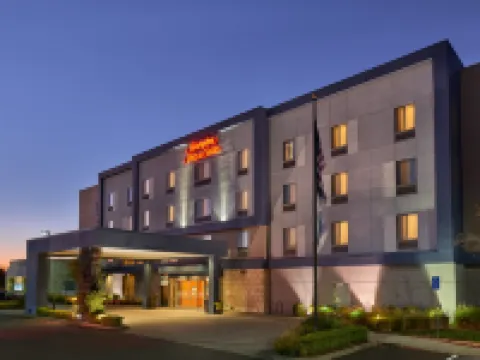 Hampton Inn & Suites Salem Hotels in Salem