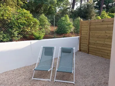 Maison Neuve 50m2 Piscine Privee Hotels near Camping Le Verdon