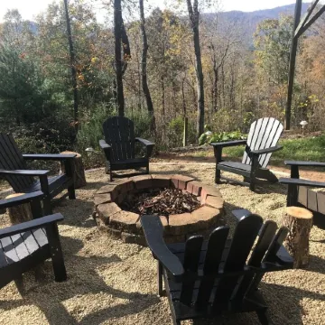 Great Location, Beautiful Mountain and Sunset Views, Hot Tub and Shuffleboard.