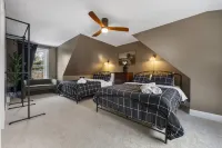 Pineapple Lake House: Pet-Friendly, Waterfront Getaway with Wi-Fi