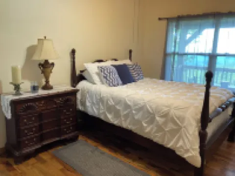 Balsam Mountain Cabin with waterfalls and a great year round view