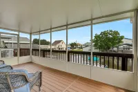 Waterfront, King Suite, Fully Stocked, Minutes from New Orleans, Pets Welcome