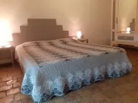 Gîte la FENIERE in stone farmhouse, nature and calm, heated swimming pool