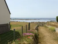 House facing the sea, feet in the water. - 3-Star