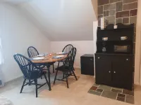 Studio 154 tucked away, peaceful and convenient access to the upper valley NH.