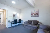 Admirals Motor Inn