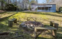 Lakefront, Private Dock, Quiet Cove- Lake Gaston-New Rental as of 2024