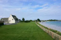 Luxurious villa, breathtaking sea view, 10 meters from the beach, 5 bedrooms, 10 people