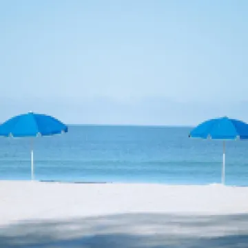 Private retreat walking distance to beautiful beaches and restaurants.