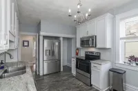 The Big House, Historic 4-Bedroom Home With Custom Art And Dedicated Workspace