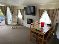 Comfortable lodge with hot tub.internet and netflix