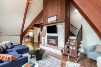 Modern Aframe with Hot Tub and Lake Access