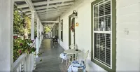 Adorable French Country Cottage Getaway - King Bed, Jetted Tub, Fireplace, Bikes