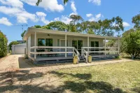 Located one street back from Lake Victoria 100m from the playground and shops