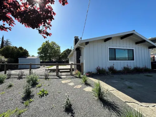 Lake view fully remodeled house Hotels in Lakeport