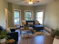 King Suites - 2 King Beds & Garage Parking Hotels in Lakewood