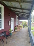 Heritage Timber Cottage - close to shops & amenities