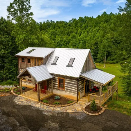 Creekside Cabin, located just minutes from Blowing Rock!
