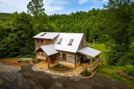 Creekside Cabin, located just minutes from Blowing Rock!