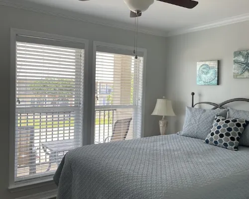 Beautiful beach/sunset view 2BR/2.5 bath Condo off the Mississippi Gulf Coast! 長灘住宿飯店