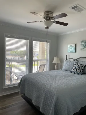 Beautiful beach/sunset view 2BR/2.5 bath Condo off the Mississippi Gulf Coast! Hotels near Long Beach Yacht Club