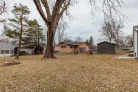 Cozy Ames retreat located near Iowa State University