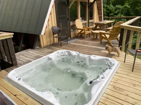 Alpine Chalet with outdoor Jacuzzi 1 mile from ski lifts