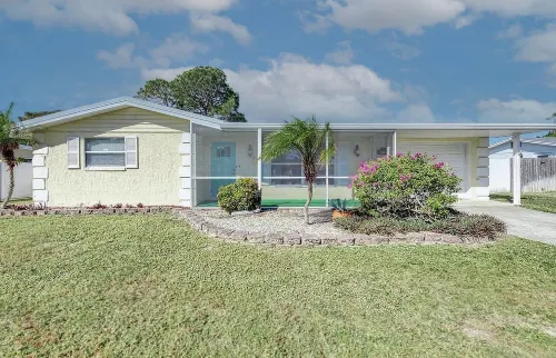 Wonderful Pool Home w Screened Lanai. Well Maintained Clean Quiet Great Location