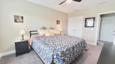 Boats and RV's Welcome! Modern apartment with beautiful country home setting.