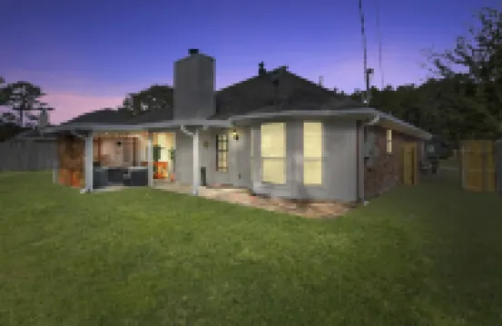 Elegant Home with Amazing Back Patio.  3Br / 2BTH - Sleeps 8.