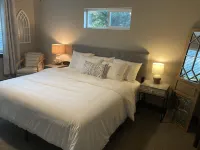 Downtown Townhouse + Bikes Skimmeez Sweet Shop附近的飯店