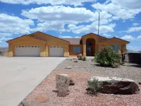 Spacious home with panoramic views of Zion National Park! Come & visit!