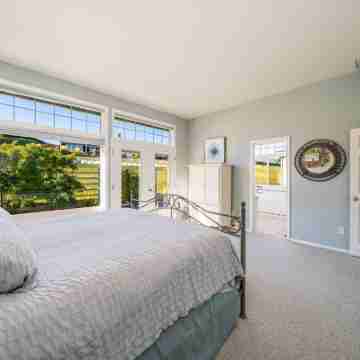 Wapato Point Home Single Level 4 Bed 3 Bath Sleeps 12, Close to Waterfront Park Rooms