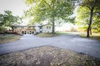 Luxury 5 bedroom home with Pool and 3 acers of private land