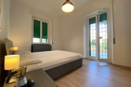 JHHIT - Tuscolana Suite 01 with terrace Отели рядом с достопримечательностью «Римский университет Тор Вергата»