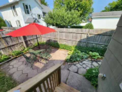 Great 3-bedroom House close to town and beaches, in Manistee , deck, WiFi and AC