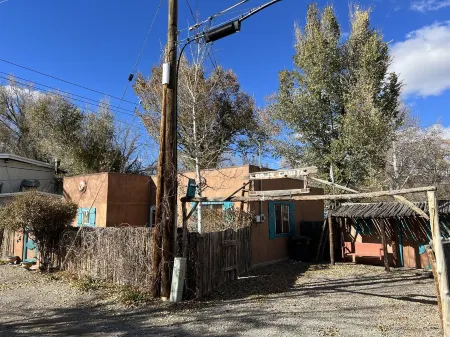 Cozy, peaceful home in quiet neighborhood. Permit #03015